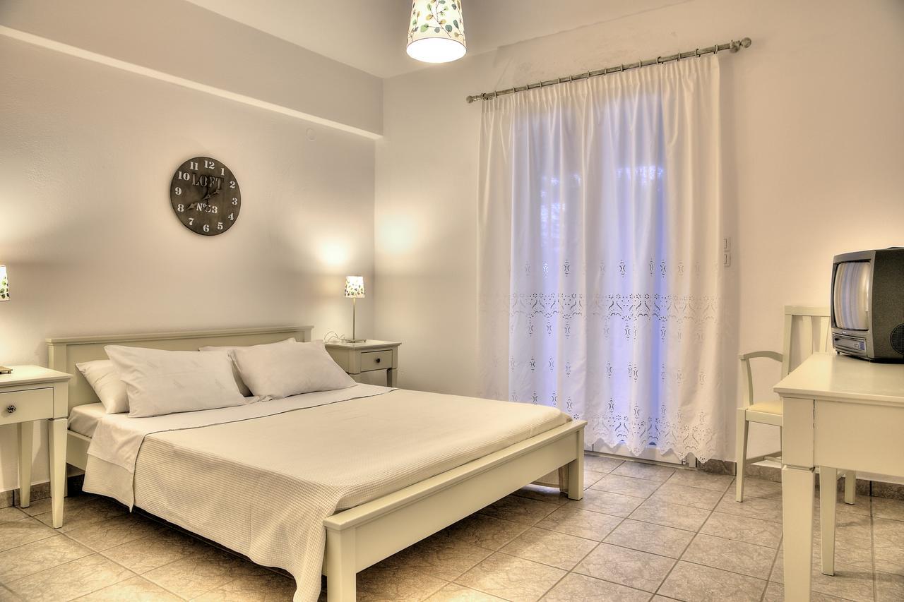 Tzane Studios & Apartments - Steps Away From Golden Beach คริสซี อัคติ ภายนอก รูปภาพ