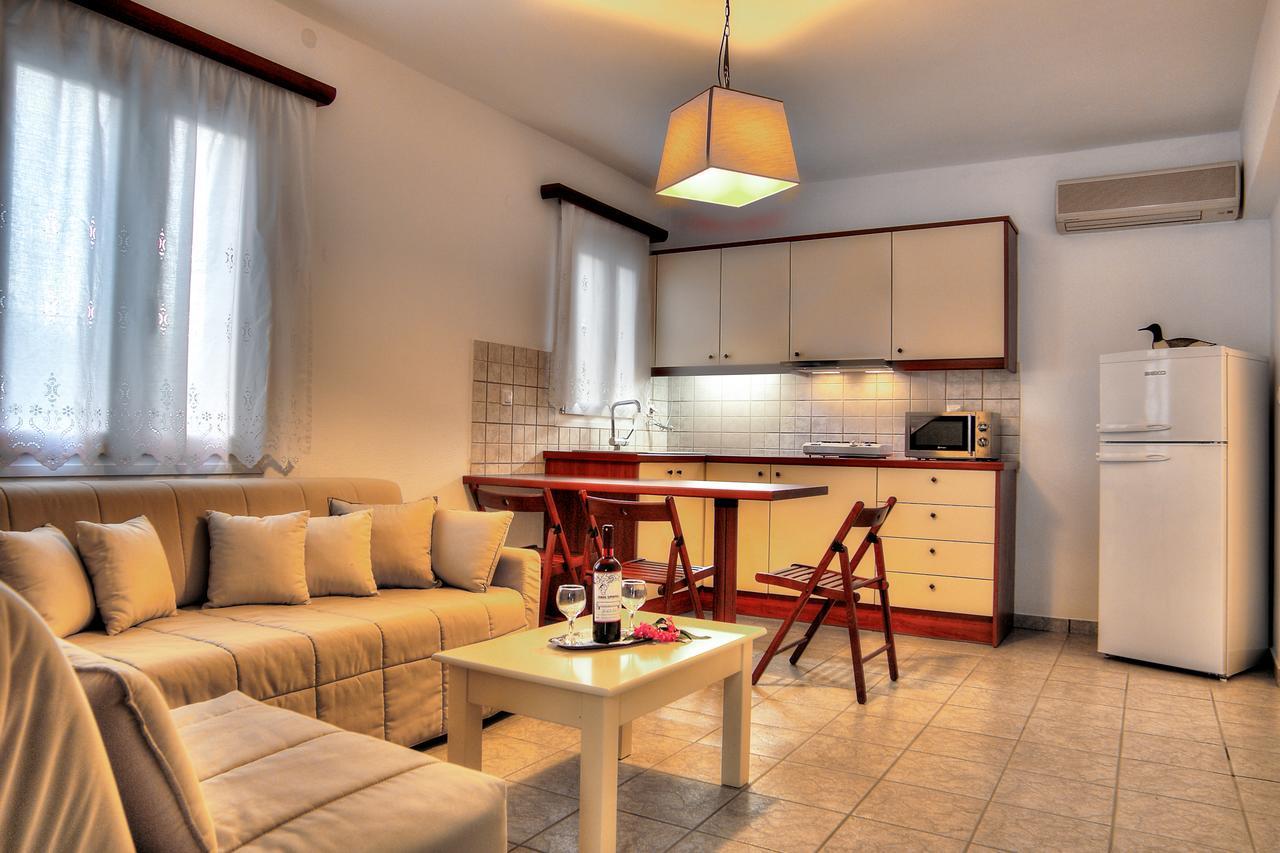 Tzane Studios & Apartments - Steps Away From Golden Beach คริสซี อัคติ ภายนอก รูปภาพ
